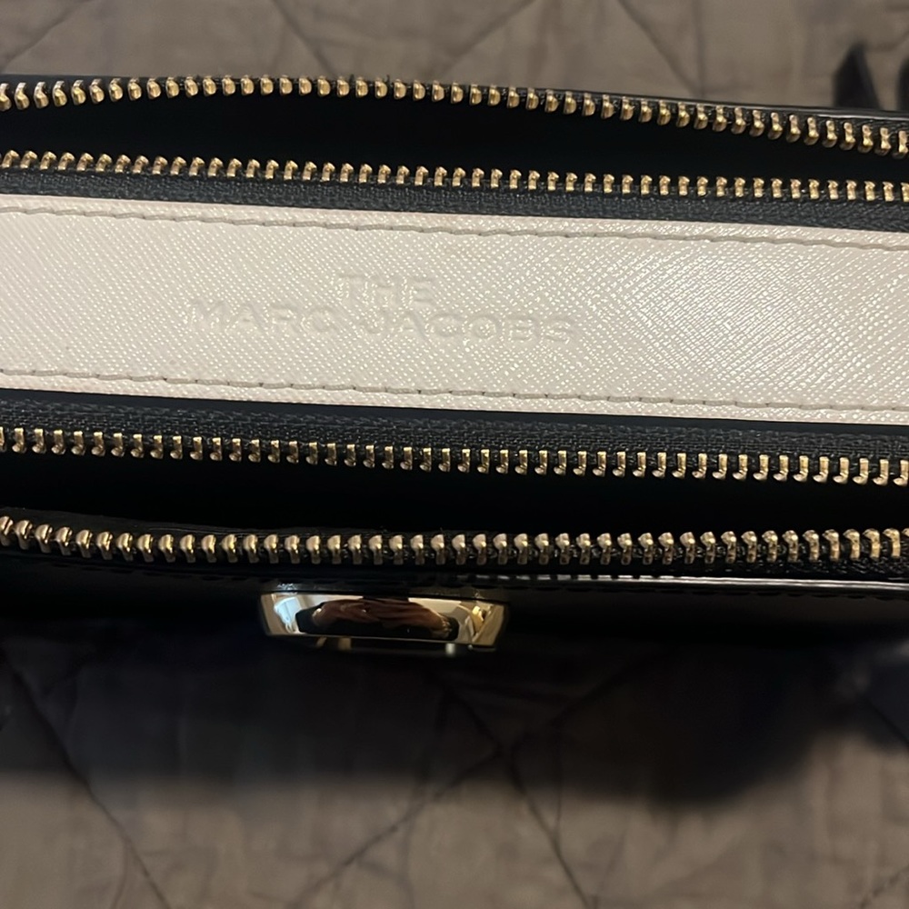 Marc Jacob Camera Bag Mint Condition - image 3